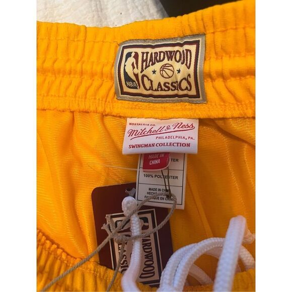 Men's Gold Los Angeles Lakers 2009/10 Hardwood Classics Swingman Basketball Shor - Picture 8 of 10